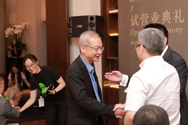 上海檀宫别墅蔡昌辉做为业主代表致辞,他指出作为项目经历者,檀宫项目